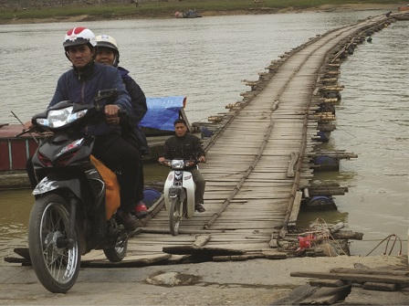 Mỗi năm 1 người chết ở cầu phao Vồm